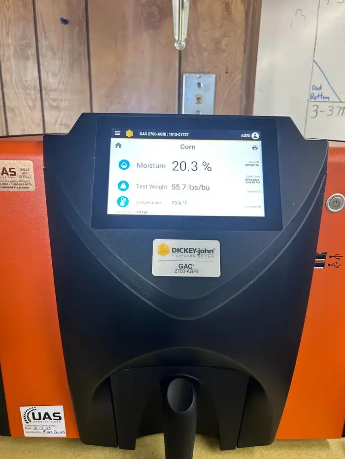 Grain analyzer reading 55.7 lb/bu test weight on Tracy's reduced-nitrogen corn